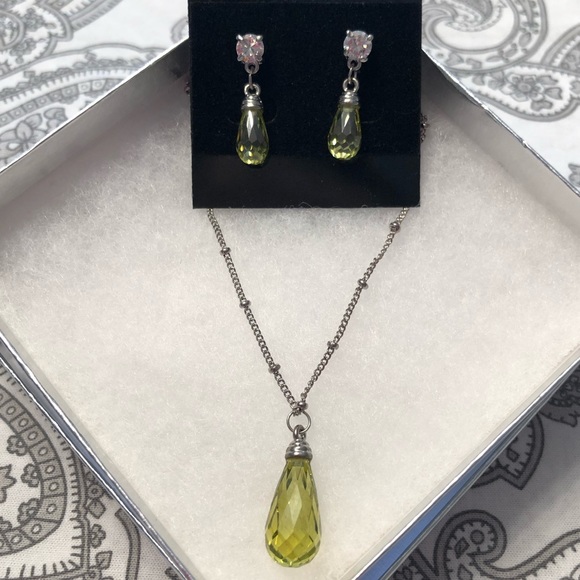 ⬇️ Beautiful necklace & earring set - Picture 3 of 7